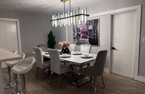 Luxurious Westchester Home Near Miami Clinics - Photo 78