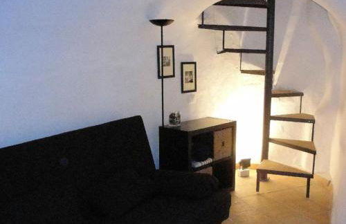 A stone tower 1 - Foto 13