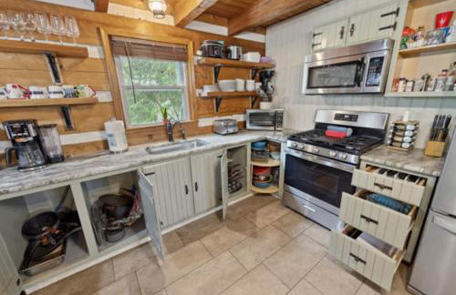 Riverfront Log Cabin Hot Tub, Mtn Views & Hottub - Foto 32