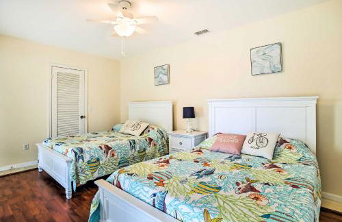 Riviera Beach Vacation Home with Pool Walk to Beach - Foto 24