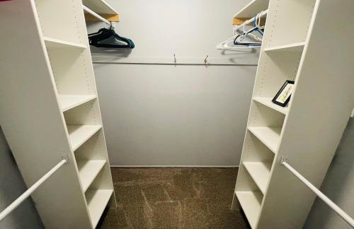 Freshly Renovated 2BR2BA Apt Walk-In Closet - Foto 9