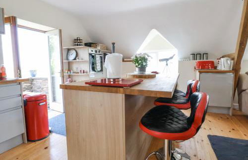 Coach House - Photo 9