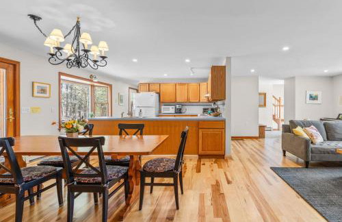 Lovely House 5 Min to Beach with Deck Grill and Garage - Foto 1