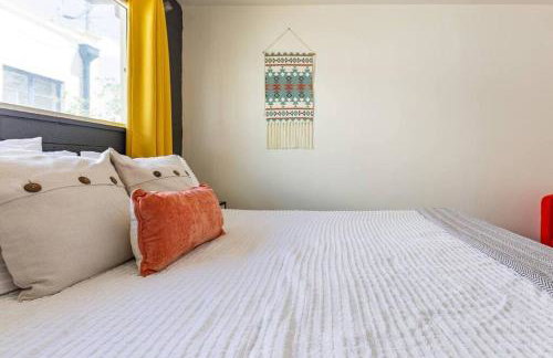 2BR Apt with BBQ & Parking Spring Fling Stay - Foto 28