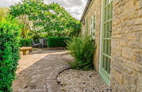 Farmhouse Retreat, 4 Bed, Pet Friendly - Photo 6