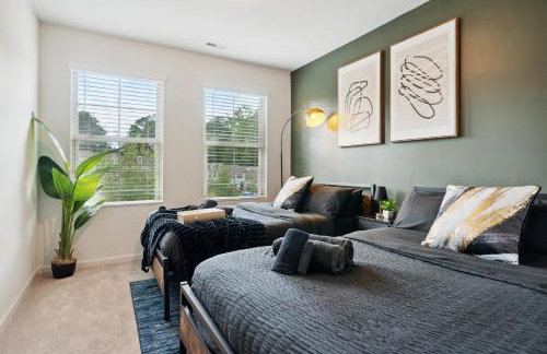 4BR Townhouse King Bed 2-Story Near NC State - Foto 15