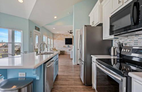 Steps to the Beach | Tiki Bar Fun | Epic Bay Views | Sleeps 8 - Foto 22