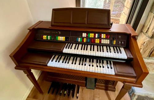 Spacious Waterfront Mansion wHot tubPoolTable - Foto 33