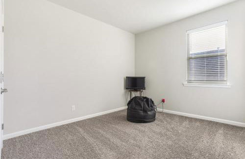 5BR 3BA Waterfront Home Near Highway and Area Attractions - Foto 9