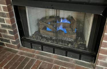 Family Fun! Sleeps 8, King Bed, 2 Queens, and Sofa Bed, Games - in Rogers - Foto 38