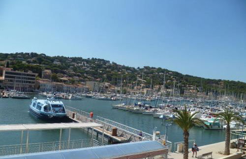 Au cœur du port de Saint-Mandrier, piscine, tennis, charme et confort - Photo 13