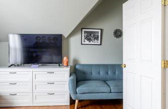 Charming 2BR Getaway with Modern Comforts - Foto 73