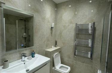 Stylish London Stay 2-Bedroom Duplex Sleeps 6 - Foto 34