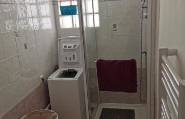 STUDIO 2 étoiles Rénové Proche des THERMES - Foto 13