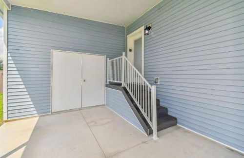 2 Bed Cozy Home, Dade City, Pickle Ball and Pool - Photo 7