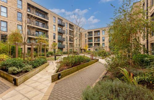 Penthouse Apartment - City Centre - Secure Parking, Balcony, Self-Check-In, Fast Wifi and Smart TV with Netflix by Yoko Property - Photo 25