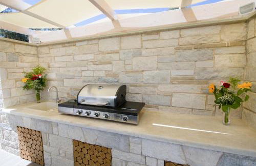 TWIN'S HOME LUXURY SUITES - Photo 37