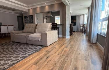 Charmoso em BC! A passos da Roda Gigante! Conforto & Localização! - Foto 1