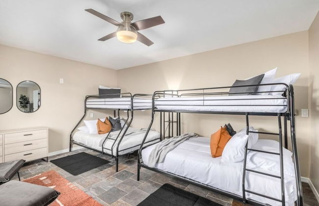 Princess Retreat Private Pool Firepit Sleeps 12 - Photo 24