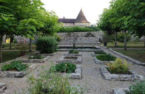 House with a private hot tub and medieval garden - Foto 12