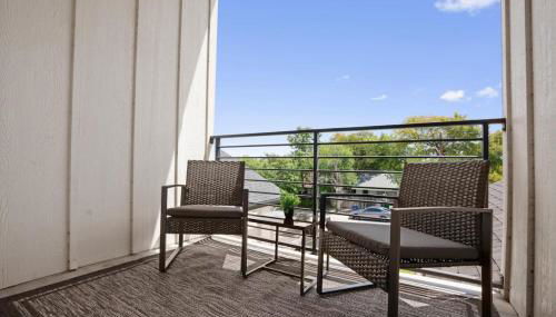 Luxurious Hidden Gem - Downtown Access - Balcony - Foto 2
