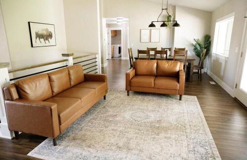 Huge immaculate home! Memories await! - Photo 21