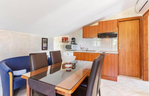 Beautiful Apartment In Porec - Foto 3