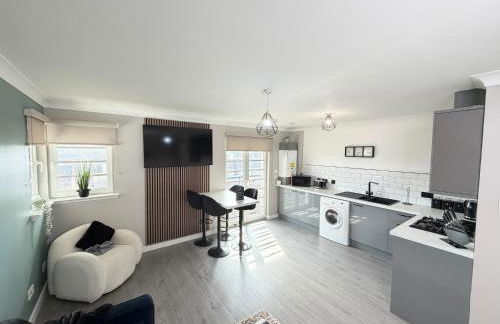 Bathgate Penthouse near Edinburgh - Photo 1