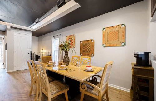 Spacious retreat w private backyard near downtown - Foto 16