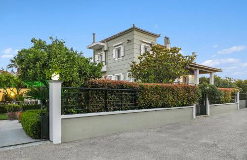 Corinthian Green Villa - Photo 3