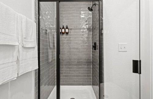 2Beds|2 Baths|Near Reunion & Aquarium|Free Parking - Foto 49