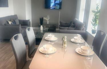 2 Beds Mint drive With Secure car Or Van Park w WiFi-Netflix No Deposit Required - Foto 15