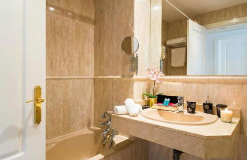 Campezo Suite Madrid Airport - Photo 16