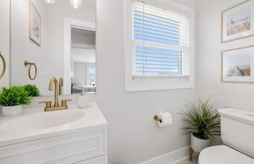 Elegant Updated Oceanfront Home with Pool & Hot Tub - Photo 46