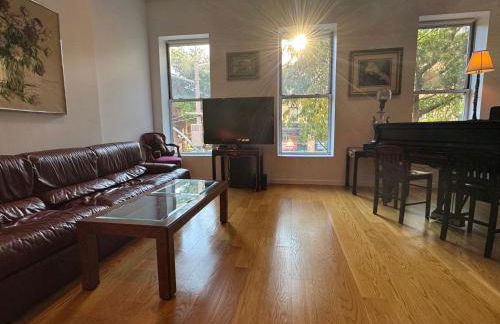 Large and Luxurious in Strivers Row - Photo 7