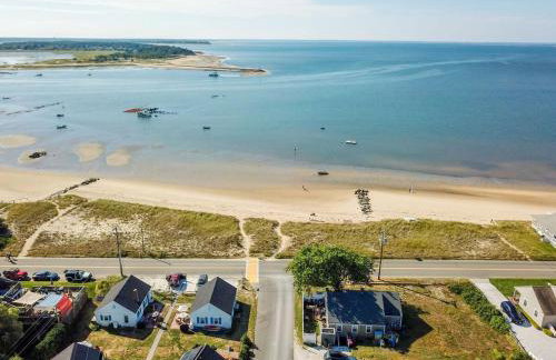 Across from Mayo beach walk to downtown - Foto 1