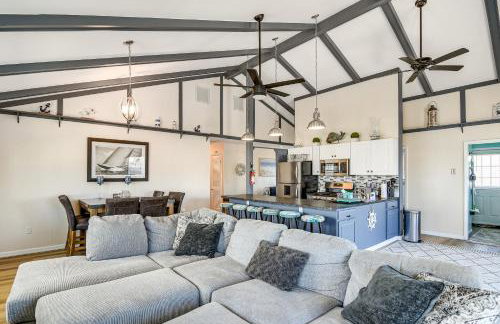 Bayfront Home with Boat Dock and Deck in Forked River - Foto 5