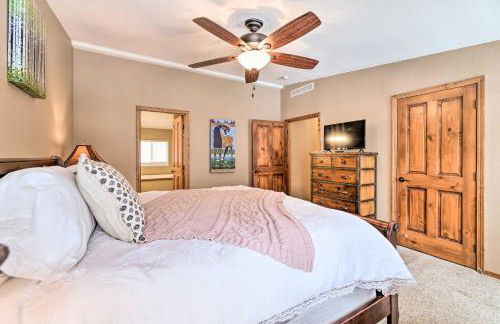 Rustic Escape with Deck, Hot Tub and Mountain Views - Foto 18