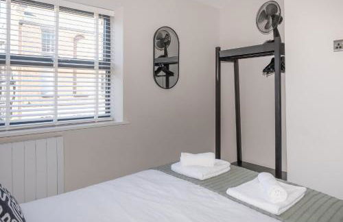 Luxury 4BDR House By Torr Property Group Short Lets & Serviced Accommodation With Free Gated Secure Parking & Private Patio Garden Liverpool - Foto 40