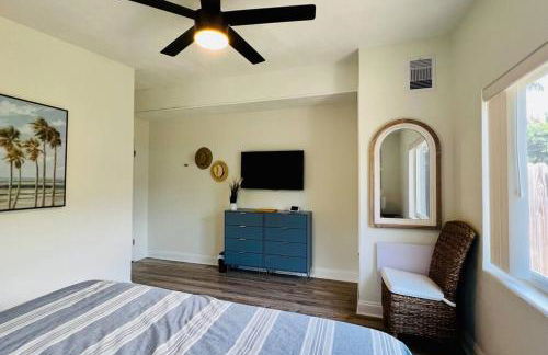 Luxury 2/2 private oasis w/Hot Tub walk to Beach - Foto 26