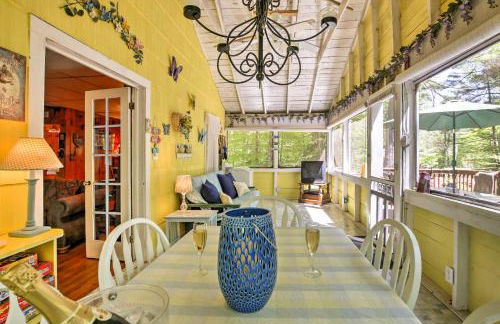 Pet-Friendly Cabin with Fire Pit, BBQ and Great Deck! - Foto 15