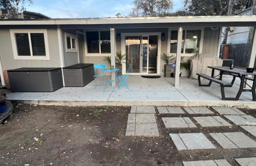 Peaceful Lakeside Retreat - Cozy 3BR Waterfront Home - Foto 11