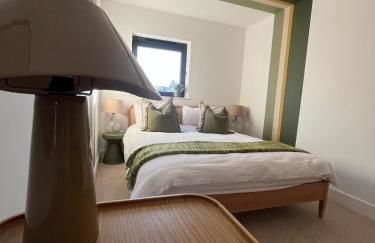 Still Waters - Luxury Lakeside Retreat with Hot Tub - Photo 36