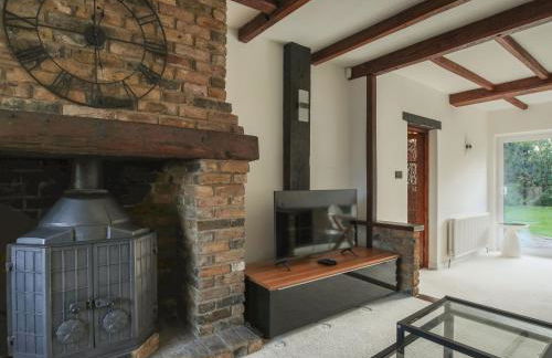 Idyllic Home in Picturesque Village of Wraysbury - Pass the Keys - Foto 8