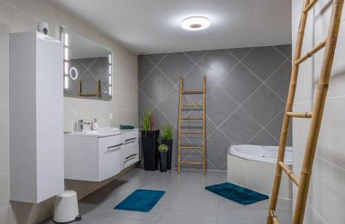 Appartement Standing piscine intérieur privatisée . - Foto 9