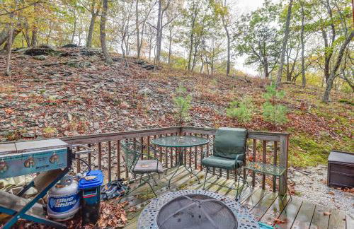 Fire Pit and Gas Grill Charming Poconos Abode! - Foto 25