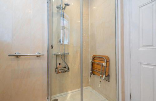 Nature Inspired Bungalow with 3 rooms - 10 mins from Manchester Airport - Foto 16