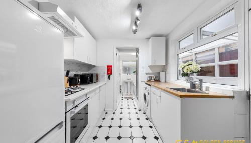 Stylist and Cosy 3 Bed House Leytonstone Sleeps 7 - Foto 3