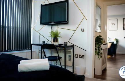 Penthouse - Amazing City Skyline Views - Balcony - FREE extra 2 hours - FREE Parking - Utilita Arena - Bullring Shopping - New St Station- Super King Size Bed - Foto 51