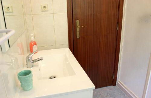 Peaceful villa in São Martinho de Mouros with private pool - Foto 18